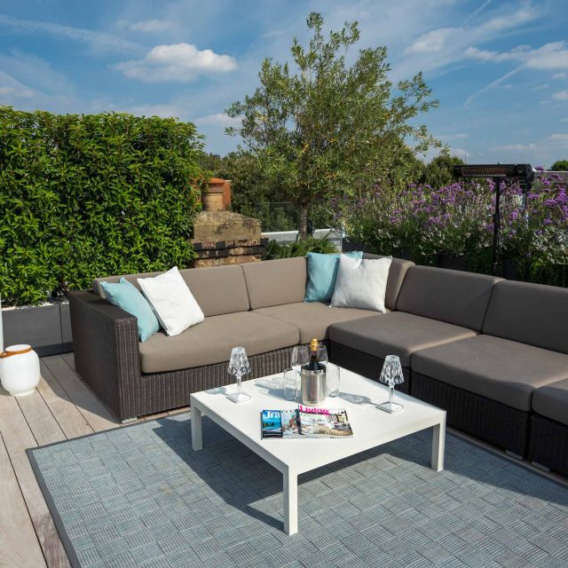 Bermondsey roof terrace Southwark in South London, The roof terrace belongs to the penthouse apartment and the brief was to create a contemporary roof terraced.