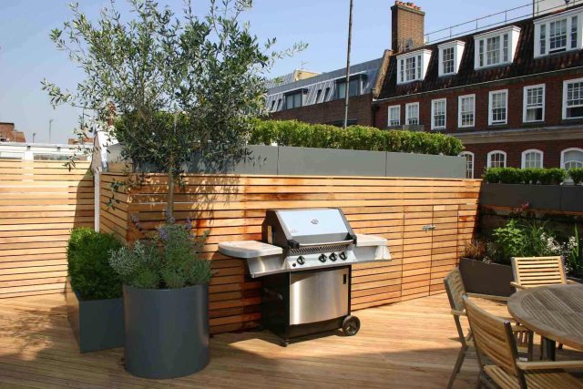 Contemporary Roof Terrace garden designer in Baker Street Marylebone, a stunning water feature curved bench cladded in iroko to create an illusion of space.