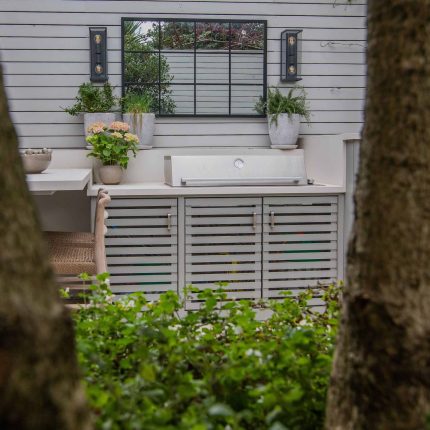 A brilliant design & build for this Small Garden in the heart of Clapham which encompasses a contemporary feel wash of vibrant colours landscaping company.