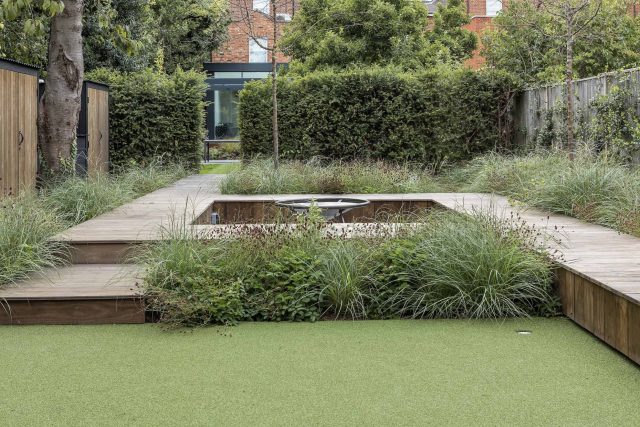 Garden designer contemporary family garden Chiswick friendly space decking, dining table, an aluminum pergola in powder-coated finish, a cozy and warm outlook.
