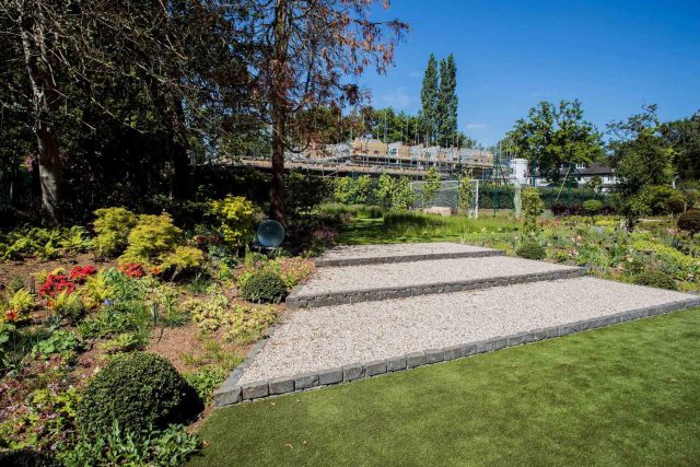 Contemporary garden Kingston Surrey, designed to exuding modern glamour with entertaining and activity space, geometric striking lines, architectural space.