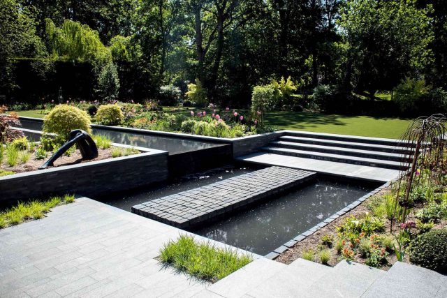 Contemporary garden Kingston Surrey, designed to exuding modern glamour with entertaining and activity space, geometric striking lines, architectural space.