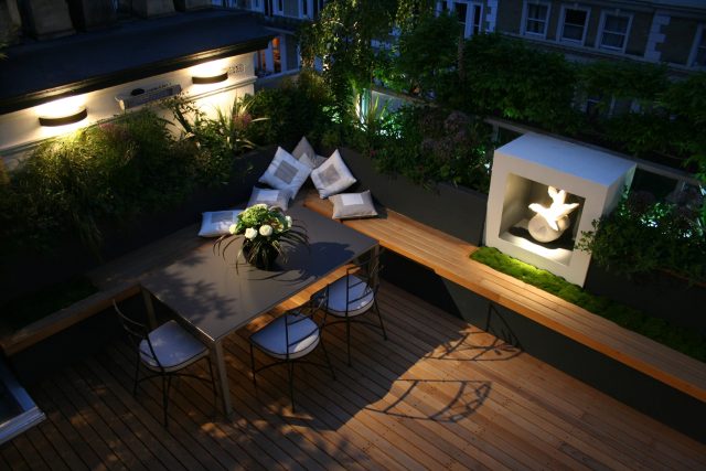 Kensington Roof Garden Terrace roof top designer by Andy Sturgeon combines timber and mixed planting to the highest level creating a beautiful roof top space.
