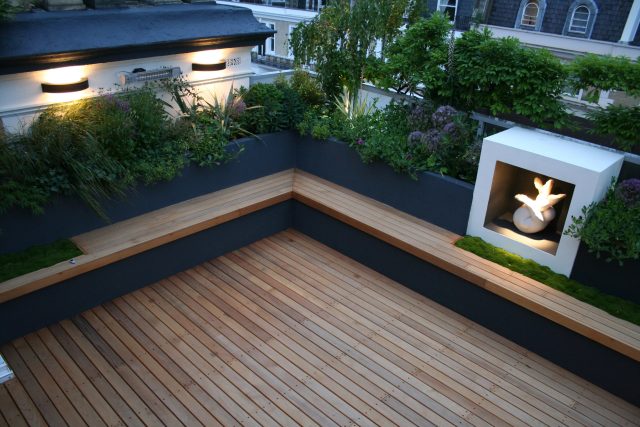 Kensington Roof Garden Terrace roof top designer by Andy Sturgeon combines timber and mixed planting to the highest level creating a beautiful roof top space.