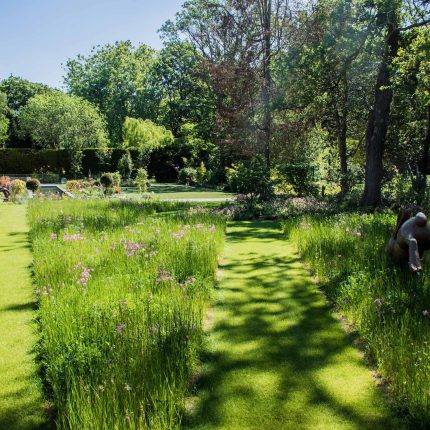 Contemporary garden Kingston Surrey, designed to exuding modern glamour with entertaining and activity space, geometric striking lines, architectural space.