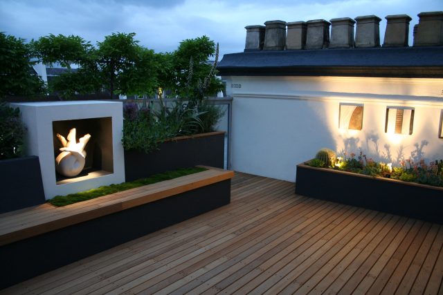 Kensington Roof Garden Terrace roof top designer by Andy Sturgeon combines timber and mixed planting to the highest level creating a beautiful roof top space.