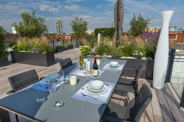 Bermondsey roof terrace Southwark in South London, The roof terrace belongs to the penthouse apartment and the brief was to create a contemporary roof terraced.