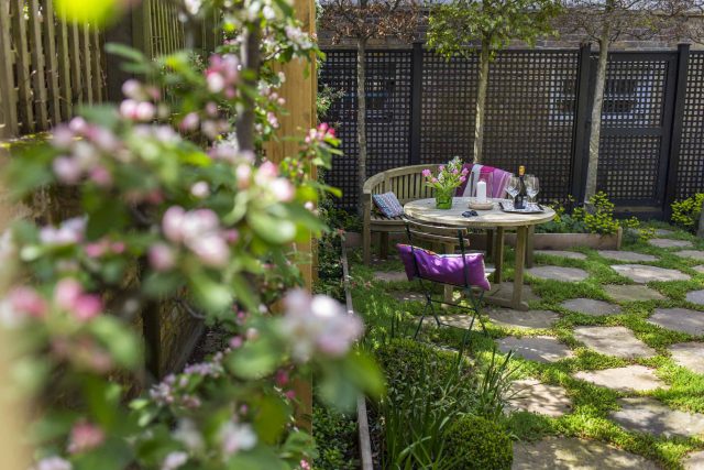Inspirational city garden design in Holland Park London, Yorkstone stepping stones, oak posts architectural rythm to utilise lower terrace, near the basement.