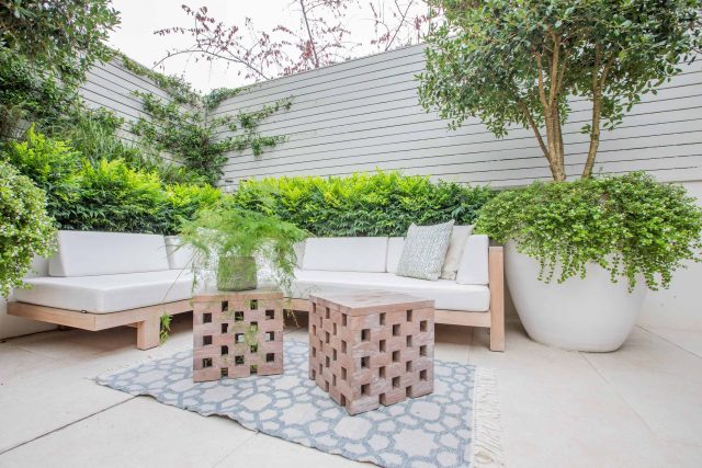 A brilliant design & build for this Small Garden in the heart of Clapham which encompasses a contemporary feel wash of vibrant colours landscaping company.