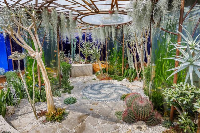 Designed by Karen Welman and John Warland & constructed by The Garden Builders, the Pearlfisher Garden for the Space To Grow category at the 2018 RHS Chelsea.