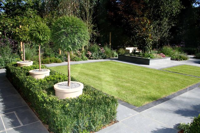 Stunning Family Garden designers Surrey APL Awards 09 Lynne Marcus Garden Design in Kingston Surrey Greater London area, water feature, sculptures, planting.