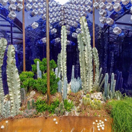 Designed by Karen Welman and John Warland & constructed by The Garden Builders, the Pearlfisher Garden for the Space To Grow category at the 2018 RHS Chelsea.