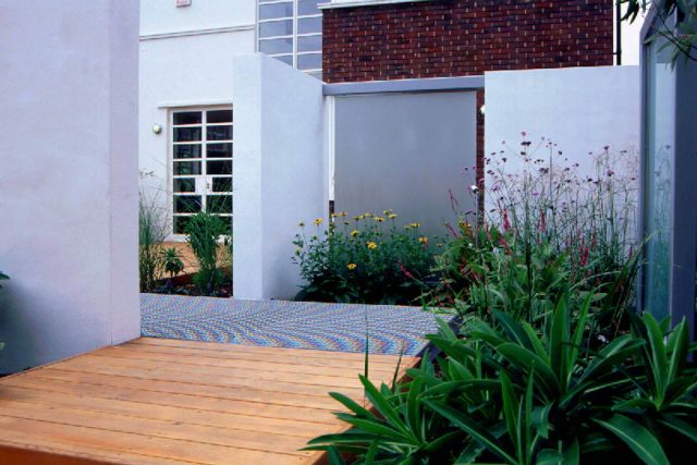 Pool Contemporary Design Landscaping Large rendered walls, metal screening, and cedar decking by Paul Dracott in Barnes West London, consisting sleek design.