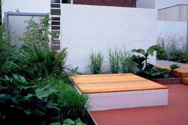 Pool Contemporary Design Landscaping Large rendered walls, metal screening, and cedar decking by Paul Dracott in Barnes West London, consisting sleek design.