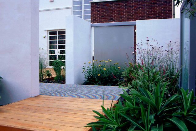 Pool Contemporary Design Landscaping Large rendered walls, metal screening, and cedar decking by Paul Dracott in Barnes West London, consisting sleek design.