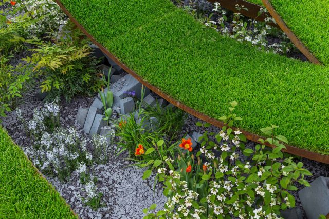 Award winning garden RHS Chelsea flower show 16 by The Garden Buidlers, a horticultural homage to the sculptor Richard Serra, landscaping technical challenges.