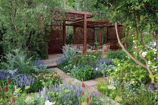 This Award-Winning Garden can now be associated with an RHS Chelsea award-winning craftsmanship designer as it has won Gold at the RHS Chelsea Flower Show 2022.