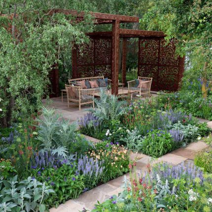 This Award-Winning Garden can now be associated with an RHS Chelsea award-winning craftsmanship designer as it has won Gold at the RHS Chelsea Flower Show 2022.
