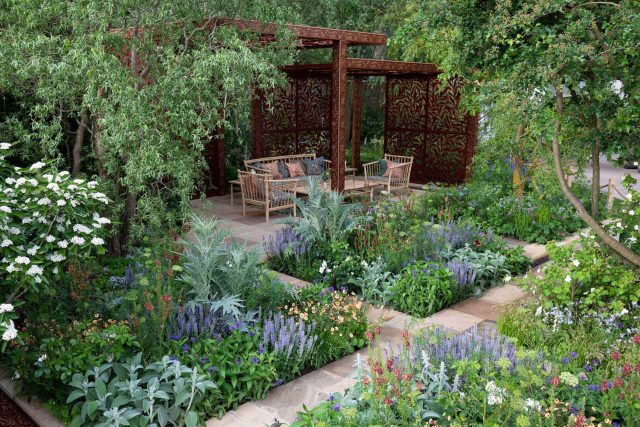 This Award-Winning Garden can now be associated with an RHS Chelsea award-winning craftsmanship designer as it has won Gold at the RHS Chelsea Flower Show 2022.