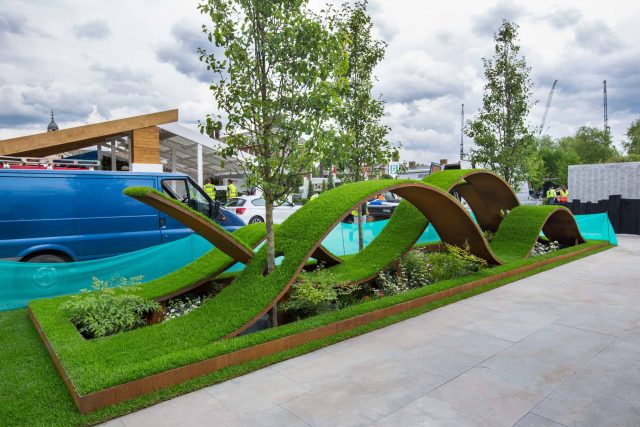 Award winning garden RHS Chelsea flower show 16 by The Garden Buidlers, a horticultural homage to the sculptor Richard Serra, landscaping technical challenges.