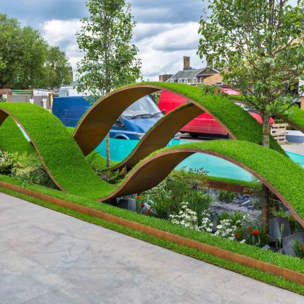 Award winning garden RHS Chelsea flower show 16 by The Garden Buidlers, a horticultural homage to the sculptor Richard Serra, landscaping technical challenges.