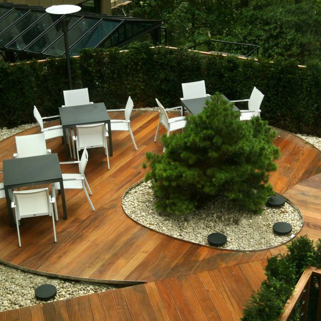 Commercial building contractors outdoor relaxation, seating dining area with Pringle Brandon Architects in Weybridge Surrey, hospitality roof garden company.