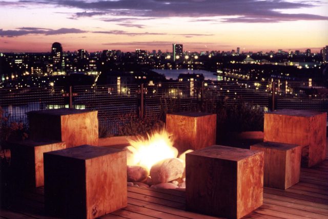 Penthouse Roof Garden in Canary Wharf design by Andy Sturgeon shown on BBC Small Town Gardens, stainless steel-framed Jacuzzi landscaping consultants, company.