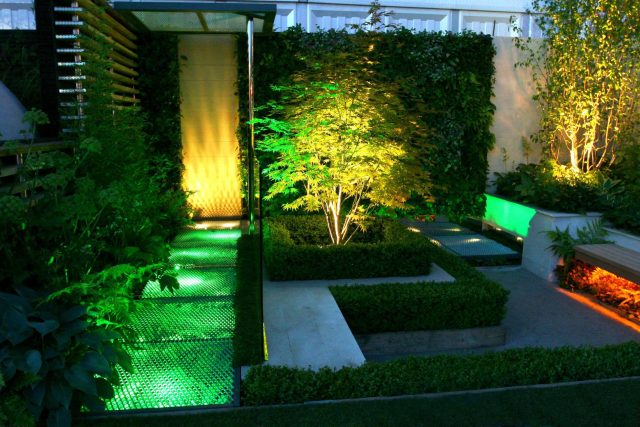 Award Winning Eco Chic Garden RHS Gold Medal 09 designed by Kate Gould constructed by The Garden Builders Chelsea Flower Show 2009 pergola hedging shrubs.
