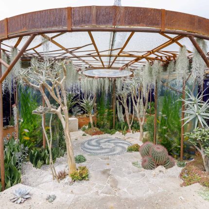 Designed by Karen Welman and John Warland & constructed by The Garden Builders, the Pearlfisher Garden for the Space To Grow category at the 2018 RHS Chelsea.