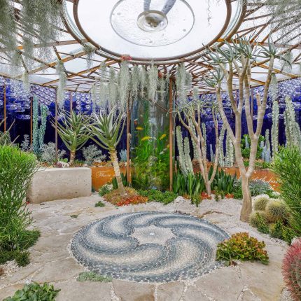 Designed by Karen Welman and John Warland & constructed by The Garden Builders, the Pearlfisher Garden for the Space To Grow category at the 2018 RHS Chelsea.