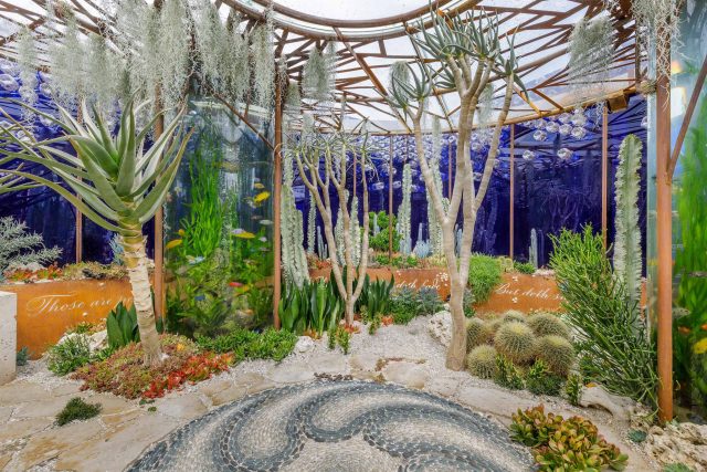Designed by Karen Welman and John Warland & constructed by The Garden Builders, the Pearlfisher Garden for the Space To Grow category at the 2018 RHS Chelsea.
