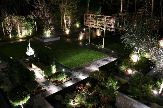 Stunning Family Garden designers Surrey APL Awards 09 Lynne Marcus Garden Design in Kingston Surrey Greater London area, water feature, sculptures, planting.