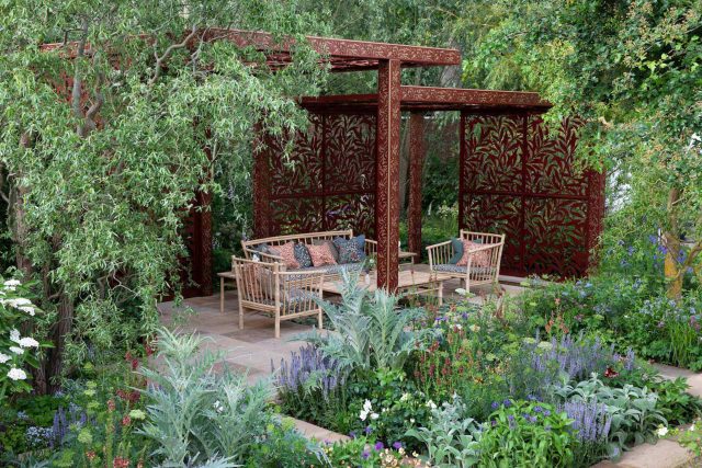 This Award-Winning Garden can now be associated with an RHS Chelsea award-winning craftsmanship designer as it has won Gold at the RHS Chelsea Flower Show 2022.