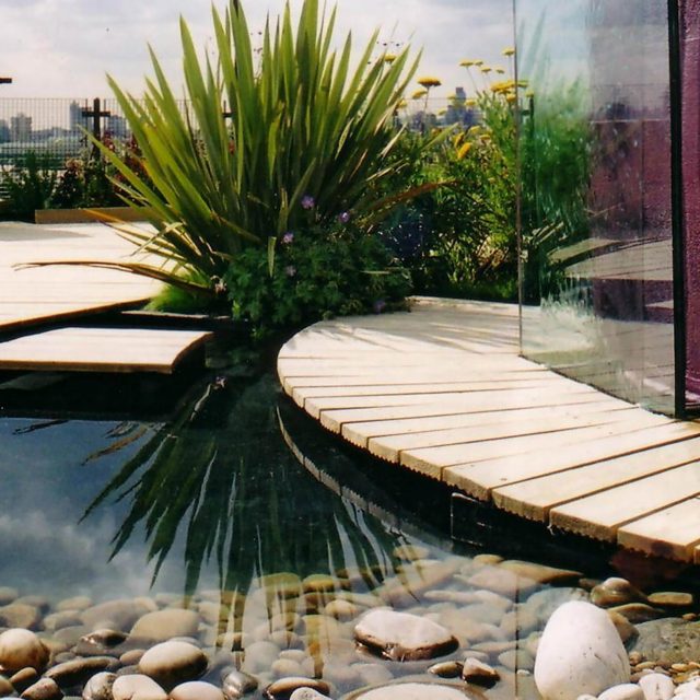 Penthouse Roof Garden in Canary Wharf design by Andy Sturgeon shown on BBC Small Town Gardens, stainless steel-framed Jacuzzi landscaping consultants, company.