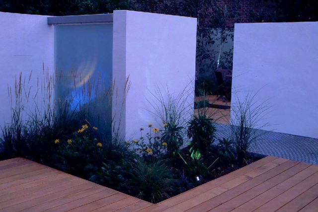 Pool Contemporary Design Landscaping Large rendered walls, metal screening, and cedar decking by Paul Dracott in Barnes West London, consisting sleek design.