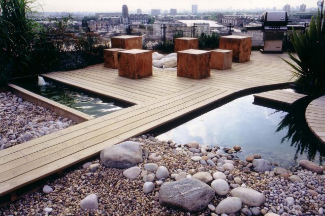 Penthouse Roof Garden in Canary Wharf design by Andy Sturgeon shown on BBC Small Town Gardens, stainless steel-framed Jacuzzi landscaping consultants, company.