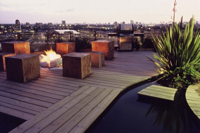 Penthouse Roof Garden in Canary Wharf design by Andy Sturgeon shown on BBC Small Town Gardens, stainless steel-framed Jacuzzi landscaping consultants, company.