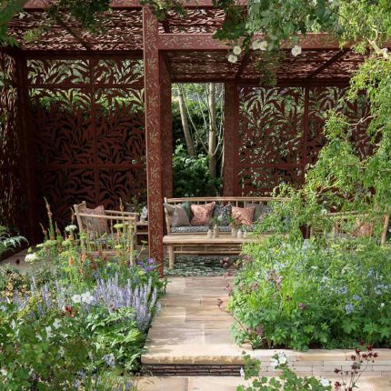 This Award-Winning Garden can now be associated with an RHS Chelsea award-winning craftsmanship designer as it has won Gold at the RHS Chelsea Flower Show 2022.