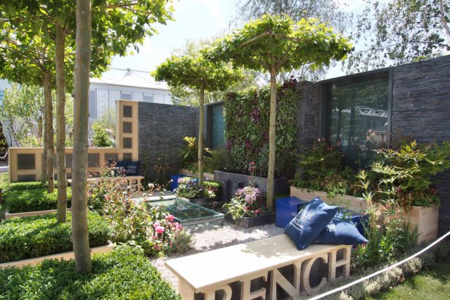 Large city garden design space for a grand house by Kate Gould, Magistrates Garden RHS 2011 Silver Gilt outdoor relaxing space, curved bench, water feature.