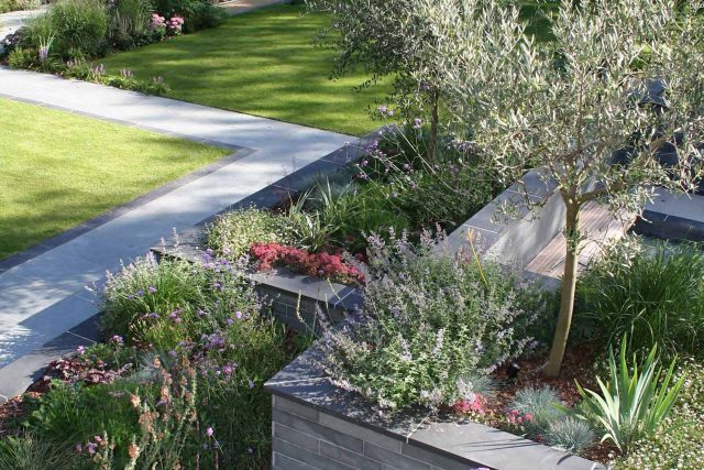 Stunning Family Garden designers Surrey APL Awards 09 Lynne Marcus Garden Design in Kingston Surrey Greater London area, water feature, sculptures, planting.