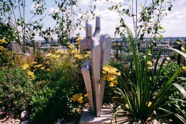 Penthouse Roof Garden in Canary Wharf design by Andy Sturgeon shown on BBC Small Town Gardens, stainless steel-framed Jacuzzi landscaping consultants, company.