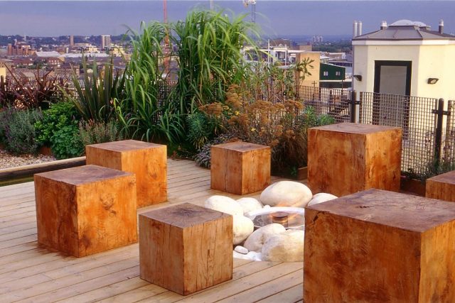 Penthouse Roof Garden in Canary Wharf design by Andy Sturgeon shown on BBC Small Town Gardens, stainless steel-framed Jacuzzi landscaping consultants, company.