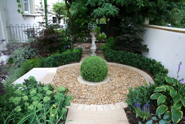 Contemporary garden with formal planting design with resin bonded gravel paths, St Johns Wood, modern family garden accentuated by formal planting, resin path.