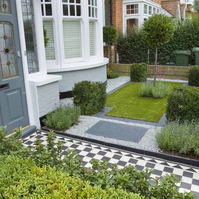 Garden designers Richmond Surrey small city family garden design ideas by The Garden Builder, formal front garden is an elegant combination of traditional.