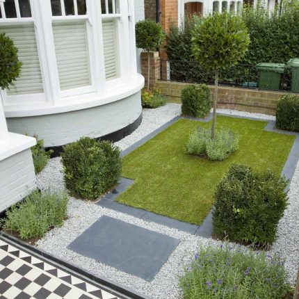 Garden designers Richmond Surrey small city family garden design ideas by The Garden Builder, formal front garden is an elegant combination of traditional.