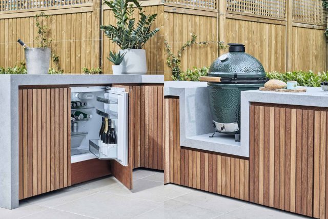 Garden Design Balham South West London Garden Designer Landscape Contractor, complimentary small city garden planting scheme also consisted of roses easigrass.