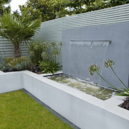 Garden designers Richmond Surrey small city family garden design ideas by The Garden Builder, formal front garden is an elegant combination of traditional.