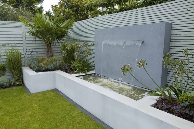 Garden designers Richmond Surrey small city family garden design ideas by The Garden Builder, formal front garden is an elegant combination of traditional.