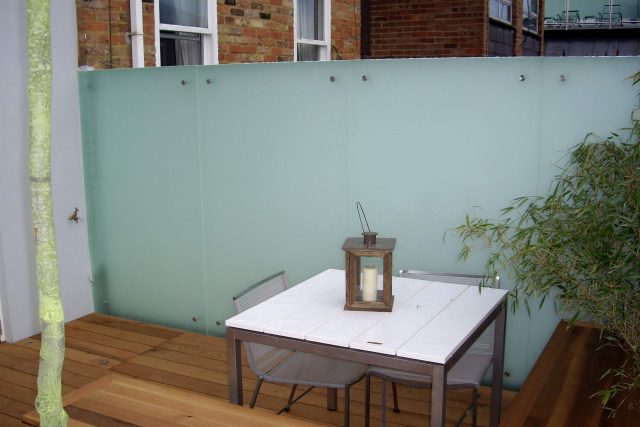 Tranquil small garden Hampstead by Andy Sturgeon small garden designs modern masterpiece by Gold medal winning designer modern masterpiece Gold medal winner.