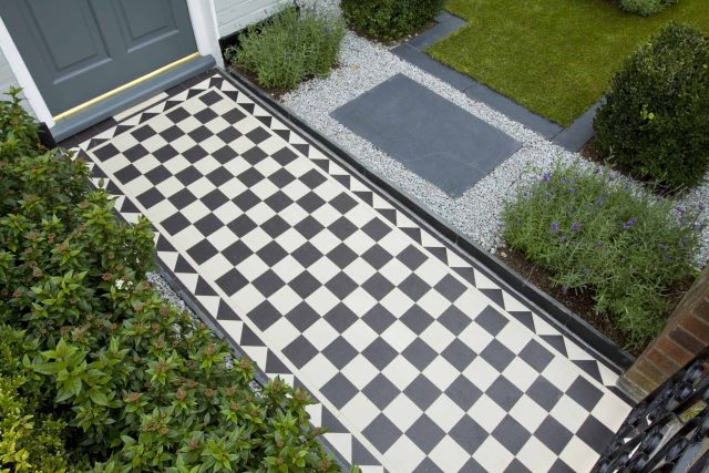 Garden designers Richmond Surrey small city family garden design ideas by The Garden Builder, formal front garden is an elegant combination of traditional.